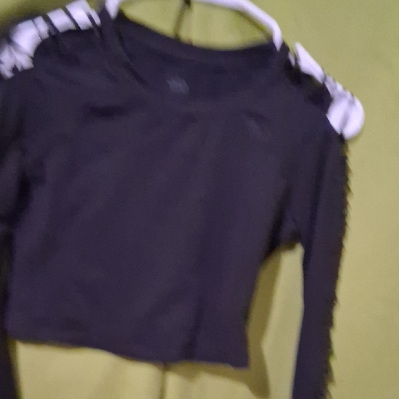 ALO Yoga Black Long Sleeve Crop Top - Picture 4 of 5